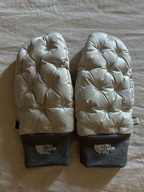 The North Face Puffer Gloves with Rolled Hem
